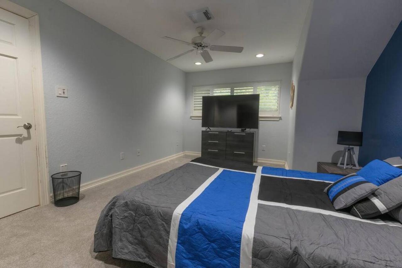 Huge 6 Bedroom With Pool, Spa, 85 Inch Tv, Game Room Хьюстон Экстерьер фото